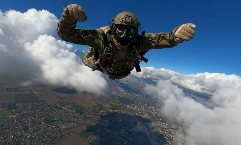 Collins Aerospace Introduces OXYJUMP™ NG Oxygen Supply System for Military Parachutists