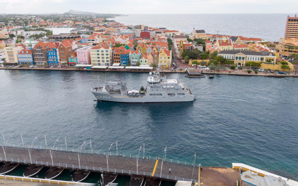 HNLMS Pelikaan arriving back home in Curacao